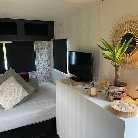 Hotel Caravane A La Nuitee à Saint-Parize-le-Chatel Extérieur photo