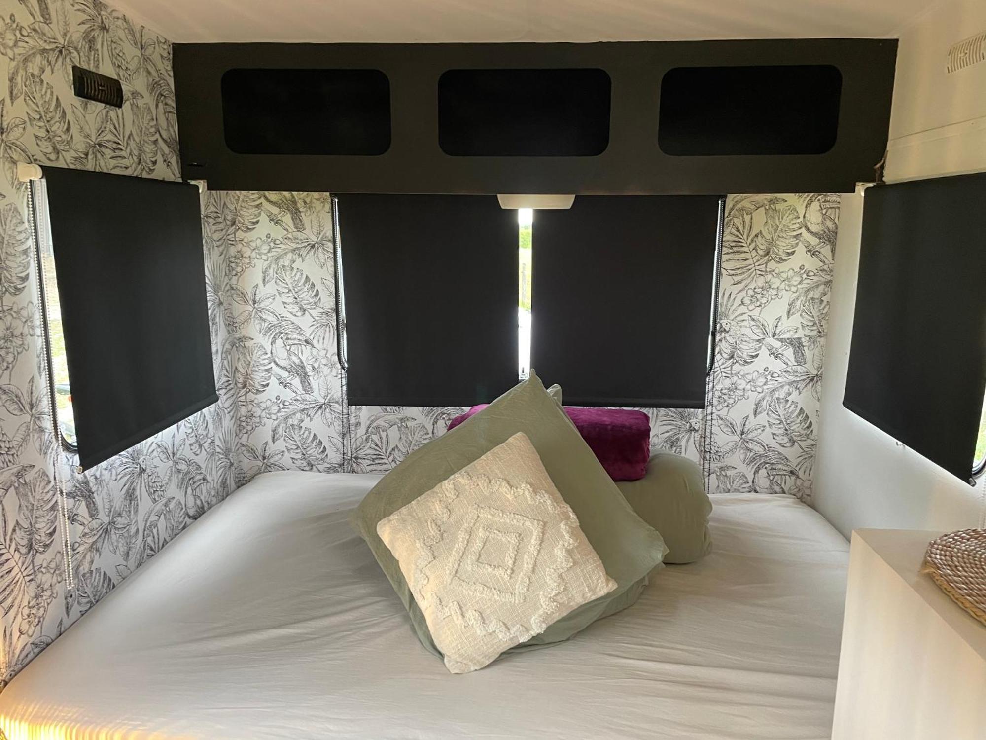 Hotel Caravane A La Nuitee à Saint-Parize-le-Chatel Extérieur photo